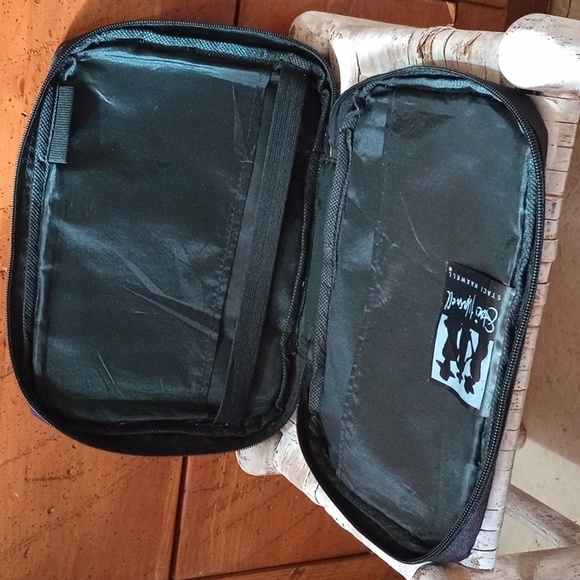 Stylish Carrying Case ๐ - Picture 4 of 8